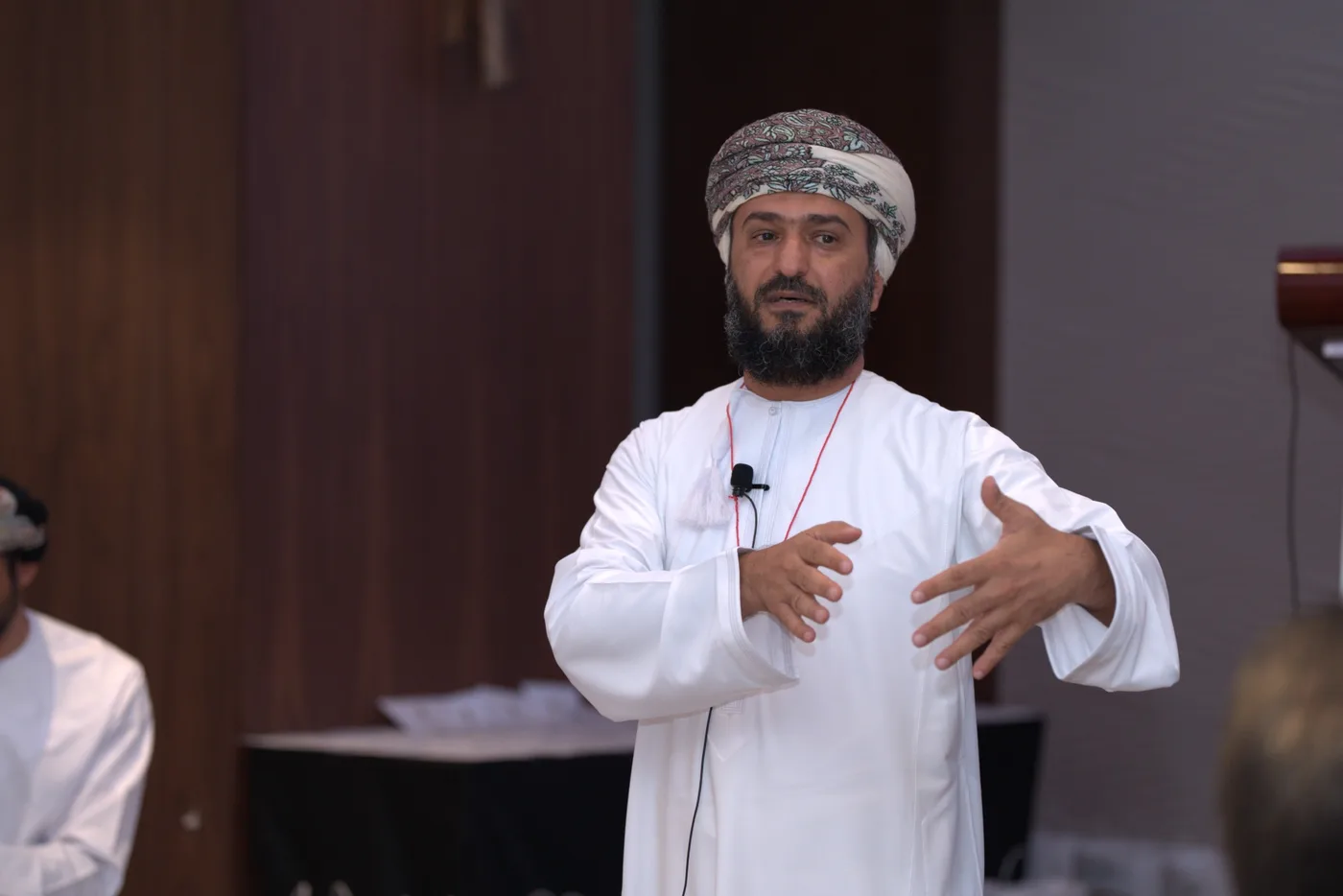 ناصر التوبي أثناء تقديم ورشة تفاعلية